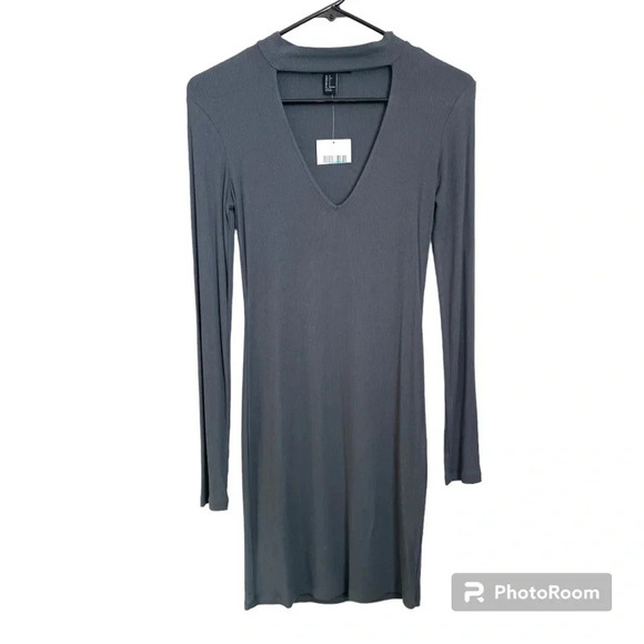 Forever 21 Ribbed V-Neck Cut-Out
Lightweight Sweater Dress Women’s size Small - Picture 10 of 11